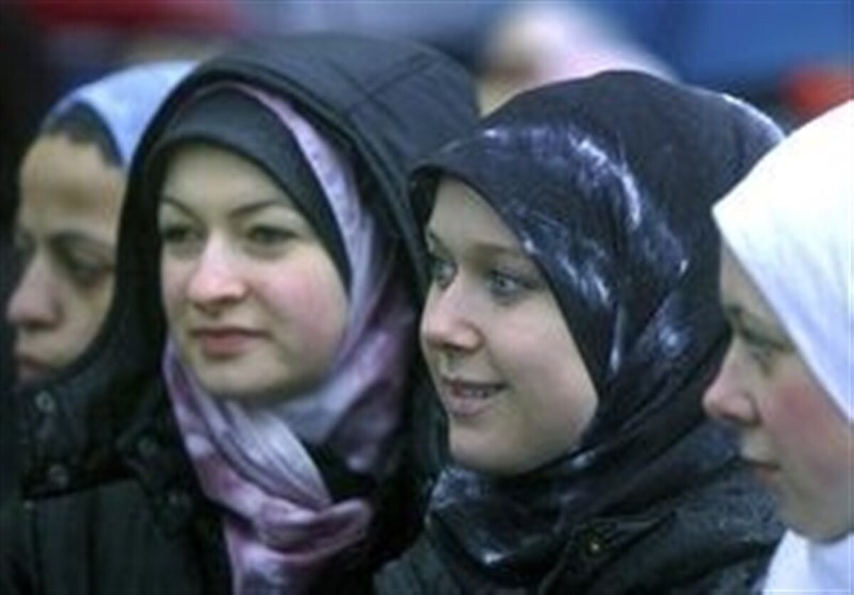 شکستن کلیشه‌ها: حجاب چگونه هویت زن بریتانیایی را در قرن ۲۱ متحول می‌کند؟