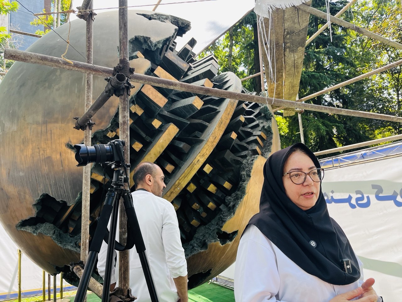 از پارک اِرَم تا موزه زمان؛ سفر ۵۰ ساله یک اثر جهانی/ گوی پومودورو در اتاق جراحی از پارک اِرَم تا موزه زمان؛ سفر ۵۰ ساله یک اثر جهانی/ گوی پومودورو در اتاق جراحی