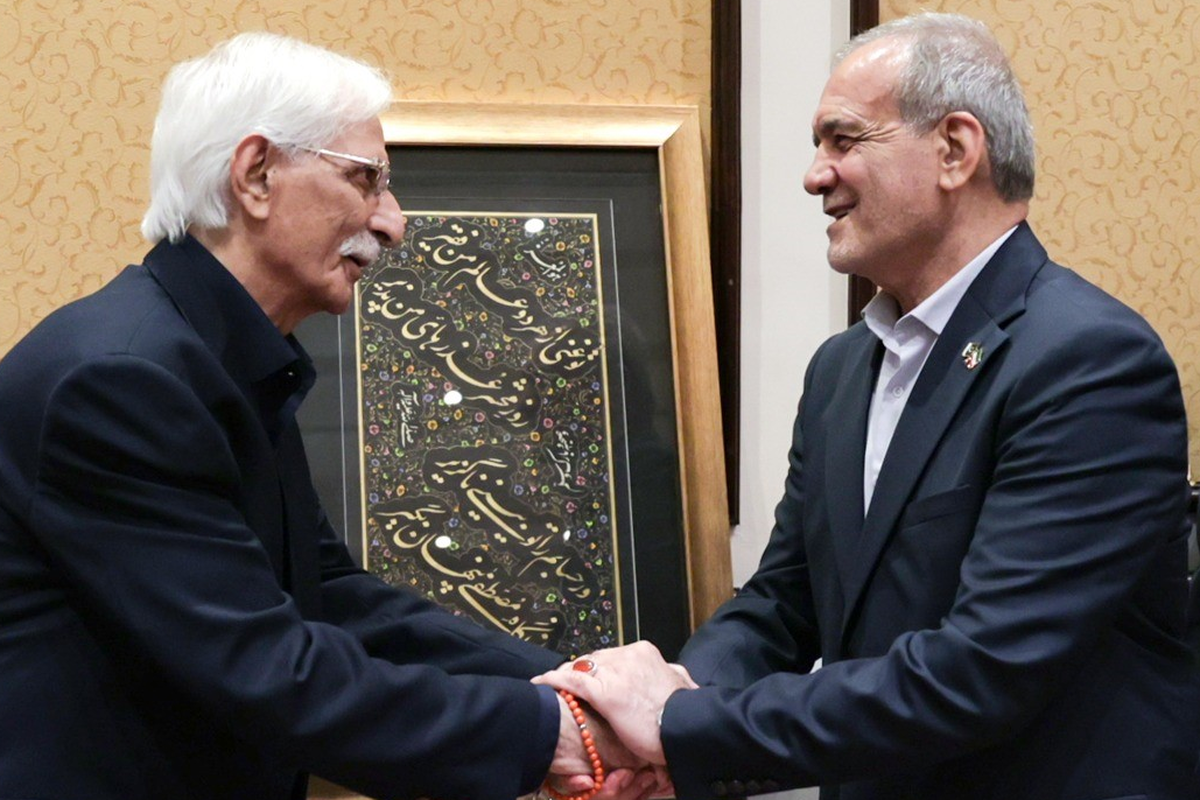 تابلوی خوشنویسی اقبال لاهوری به رئیسجمهوری ایران اهدا شد