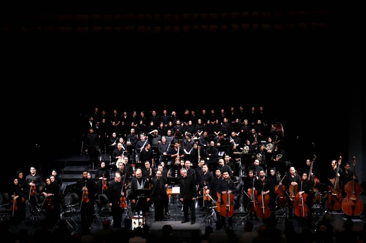 از «ای کاروان» تا «ای ایران» در شب «گلگون» ارکستر موسیقی ملی ایران از «ای کاروان» تا «ای ایران» در شب «گلگون» ارکستر موسیقی ملی ایران