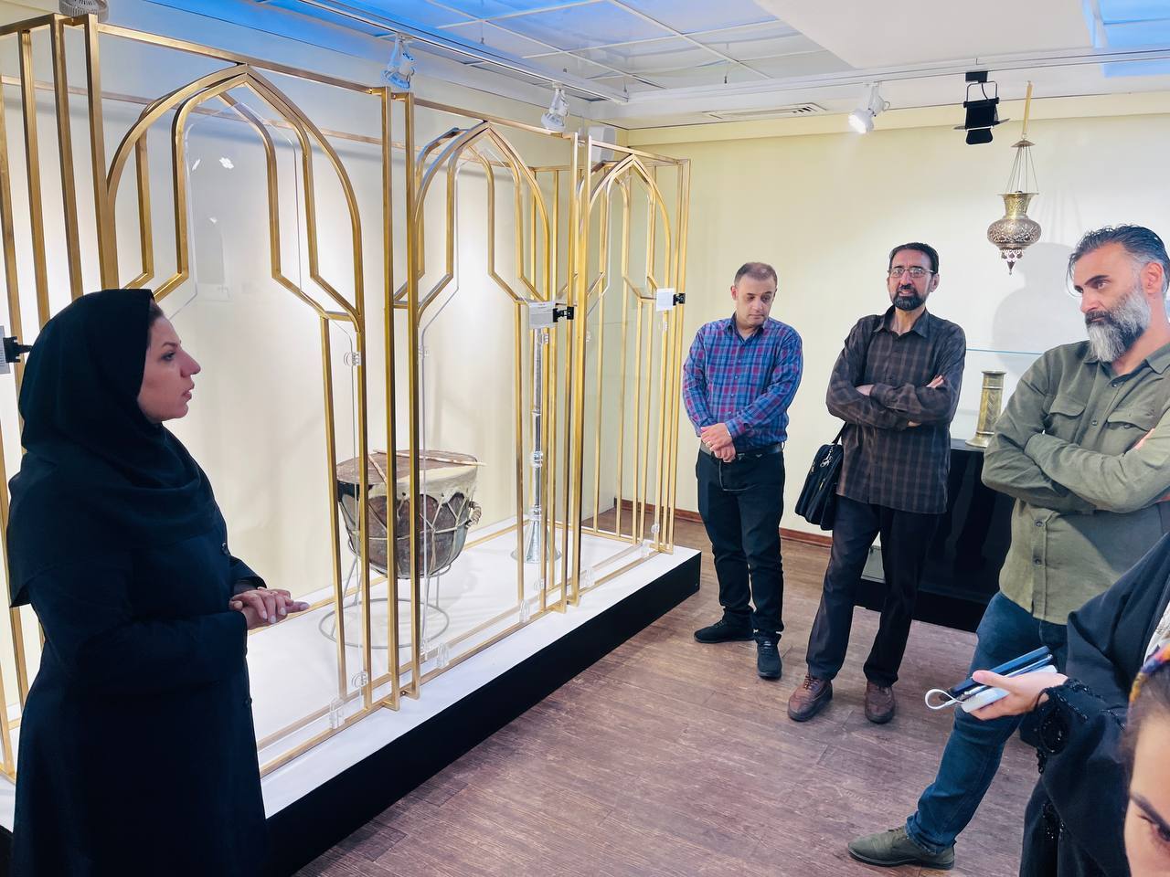 ۴۰ یادگار مقدس حرم امام رضا(ع) در تهران؛ از قفلهای نقرهای تا شمشیرهای صفوی ۴۰ یادگار مقدس حرم امام رضا(ع) در تهران؛ از قفلهای نقرهای تا شمشیرهای صفوی