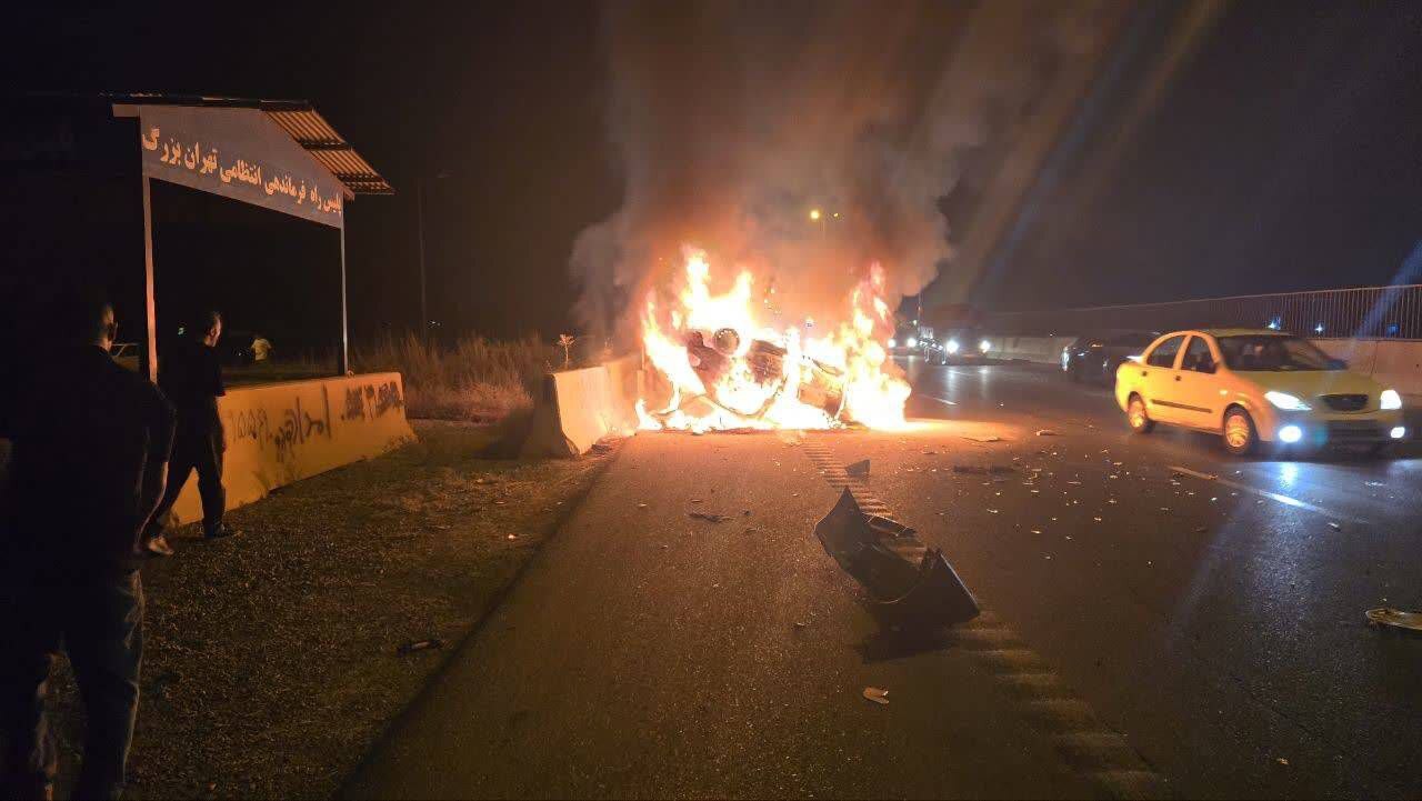 آتشسوزی مرگبار در بزرگراه تهران–قم منجر به فوت راننده در خودرو شد آتشسوزی مرگبار در بزرگراه تهران–قم منجر به فوت راننده در خودرو شد