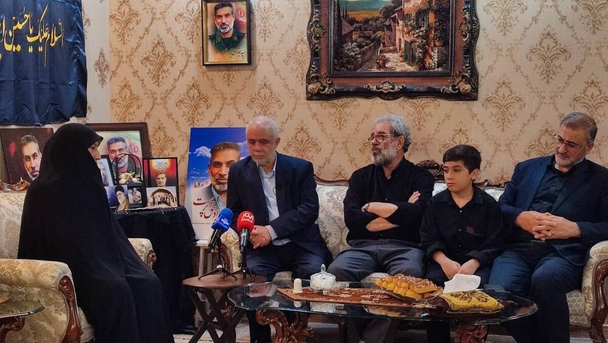 دیدار رئیس بنیاد شهید با خانواده سردار شهید باباخانی  اوحدی: در دنیای مادی درک شهادت دشوار است