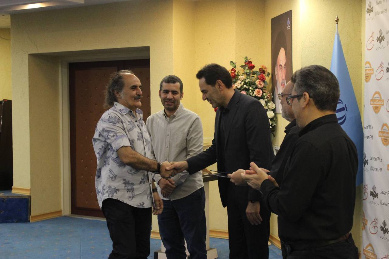 باشگاه رادیویی گزارشگران جوان یک ساله شد/ پخش ۱۱۰۰ بسته خبری در سالی که گذشت باشگاه رادیویی گزارشگران جوان یک ساله شد/ پخش ۱۱۰۰ بسته خبری در سالی که گذشت