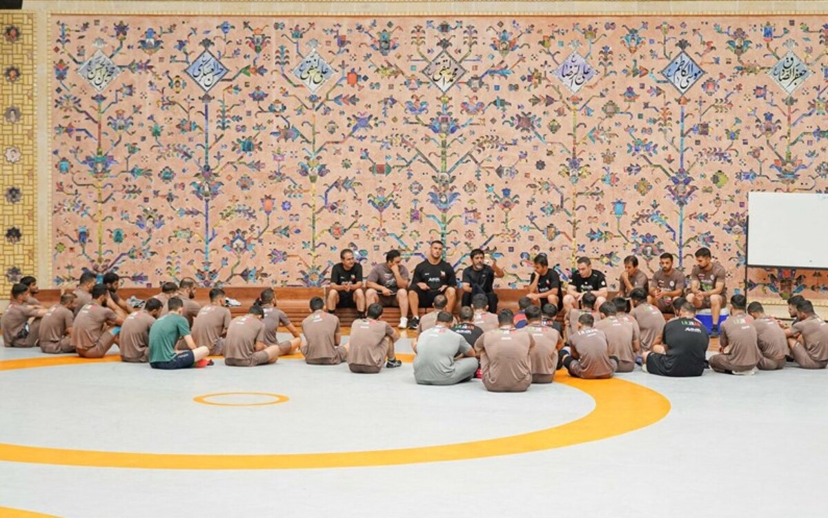دبیر در اردوی تیم ملی کشتی فرنگی حاضر شد