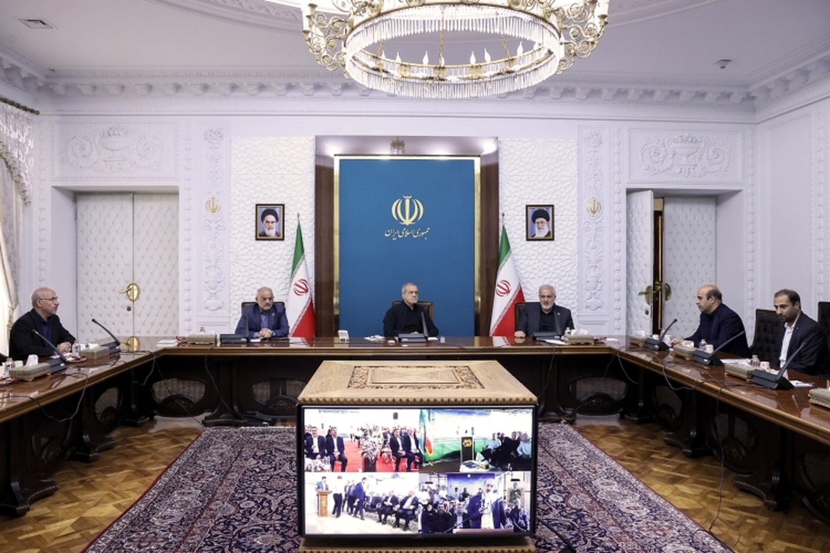 بهرهبرداری و آغاز عملیات اجرایی ۴۲۵ مگاوات نیروگاه خورشیدی در ۴ استان کشور