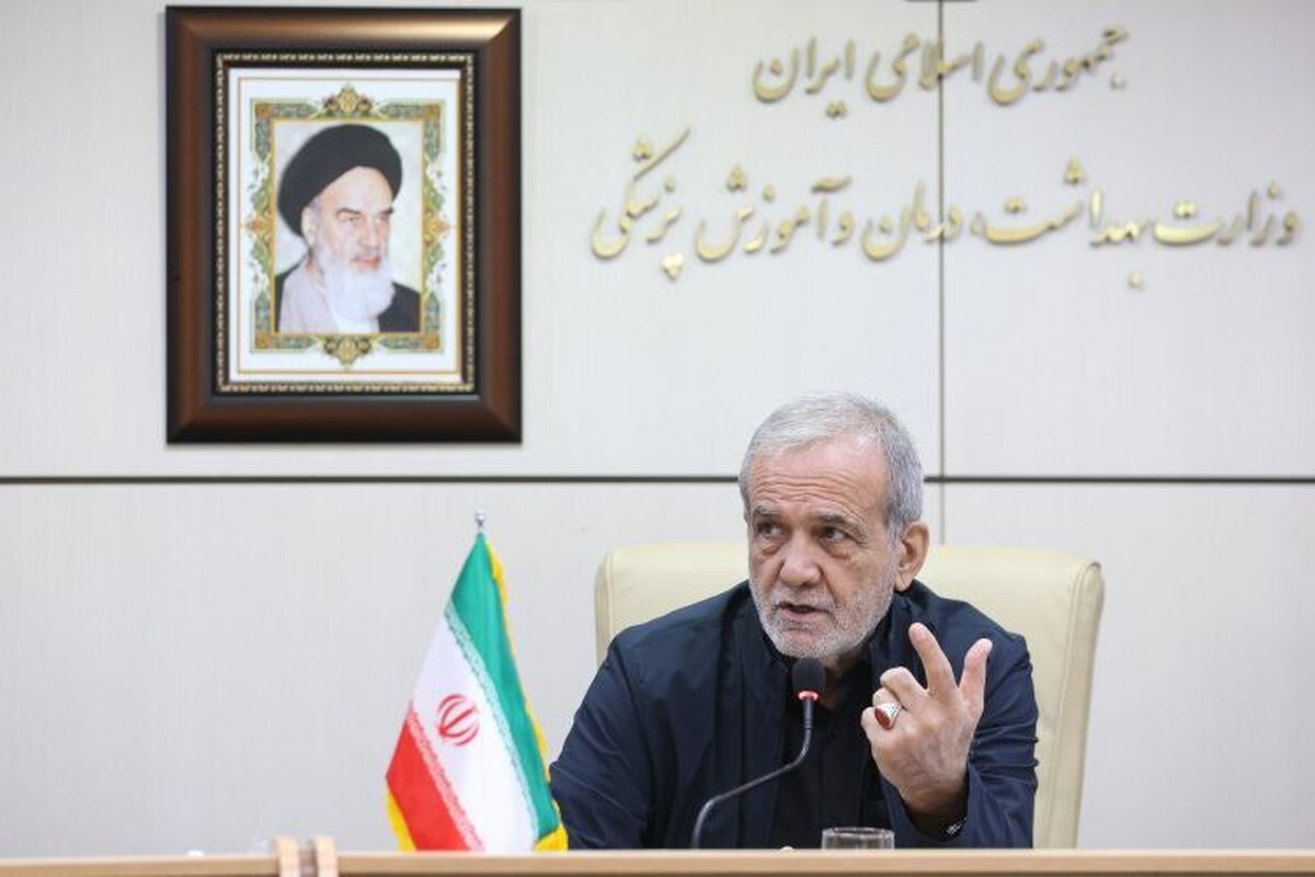 رئیس‌جمهور: پزشکان از قالب‌های محدود خارج و نجات‌بخش محله، جامعه و منطقه خود باشند