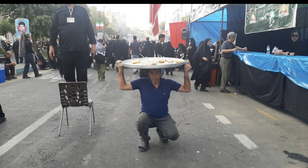 فریاد «لبیک یا حسین» در پایتخت؛ جاماندگان اربعین، پیام وفاداری سر دادند فریاد «لبیک یا حسین» در پایتخت؛ جاماندگان اربعین، پیام وفاداری سر دادند