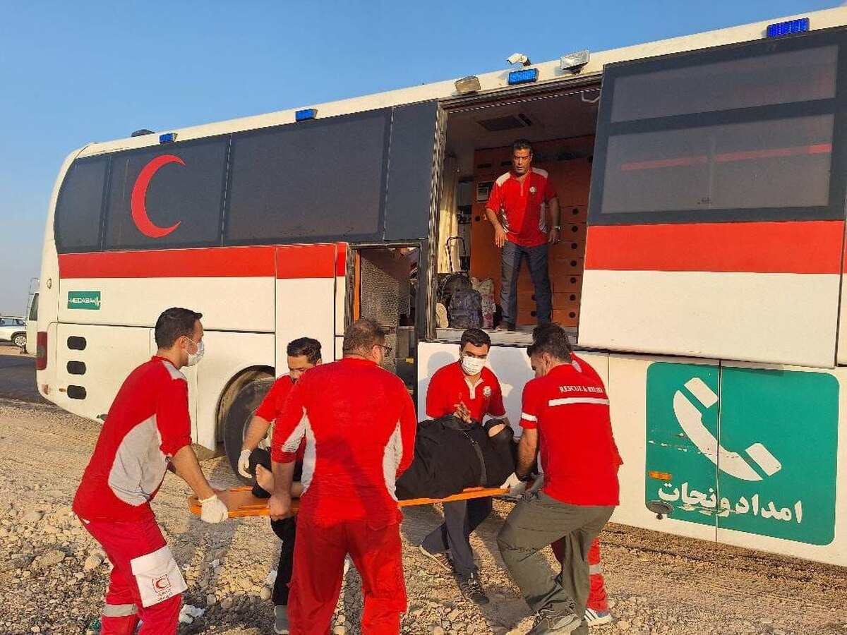 انحراف از جاده اتوبوس حامل زائران ایرانی  ۴۳ نفر مصدوم شدند