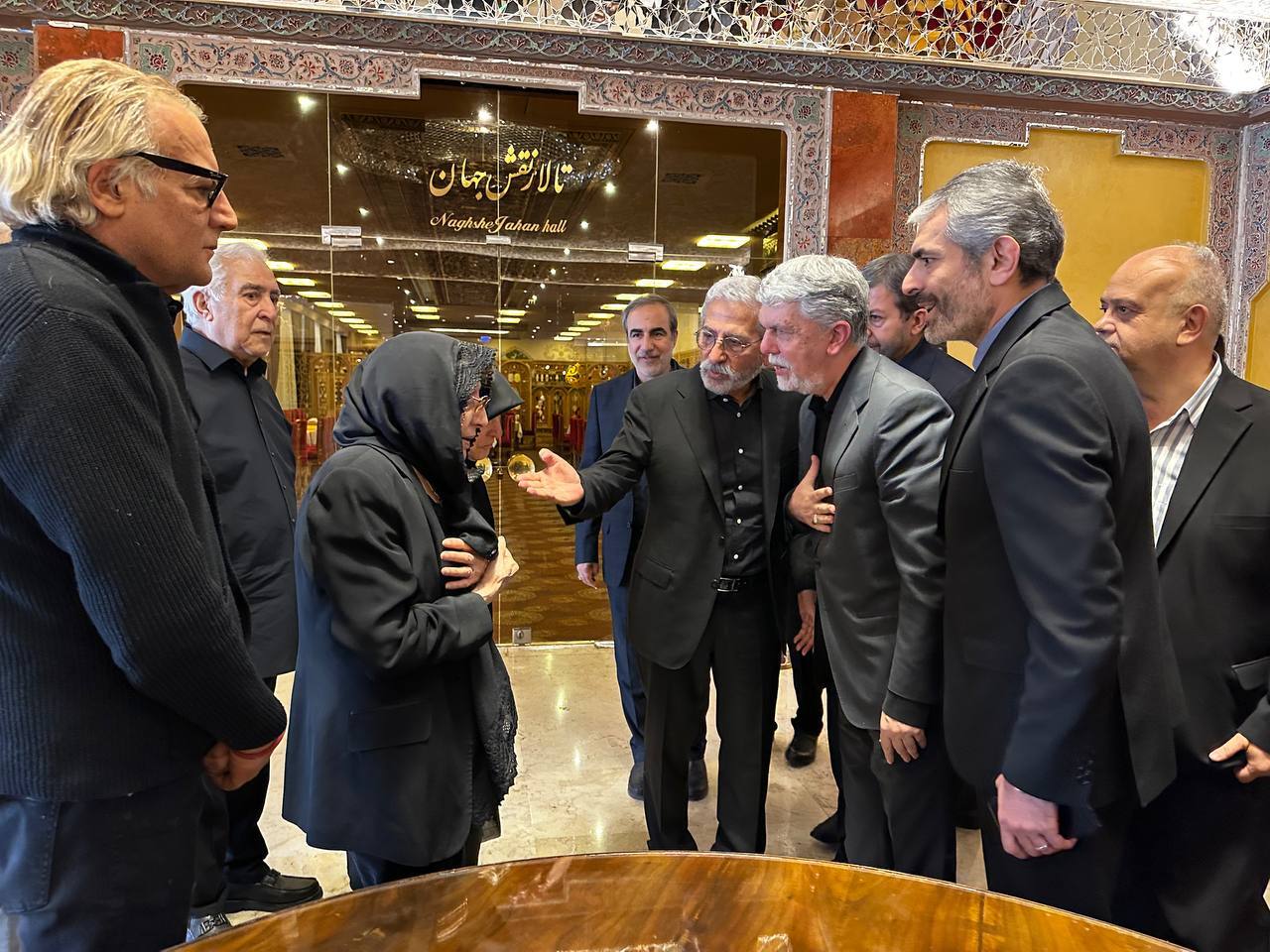 آغاز مراسم تشییع پیکر استاد فرشچیان در اصفهان/ هنرستان هنرهای زیبا میزبان بدرقه استاد