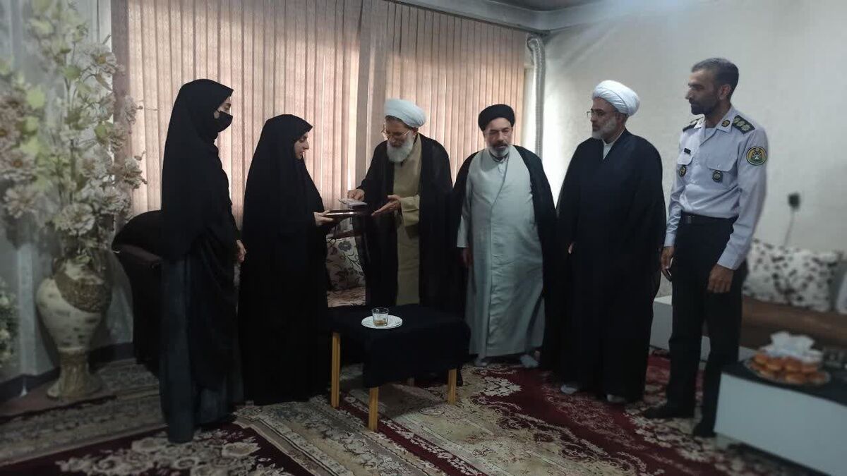 دیدار رئیس عقیدتی ارتش با خانواده شهیدان رضایی و رمضانی