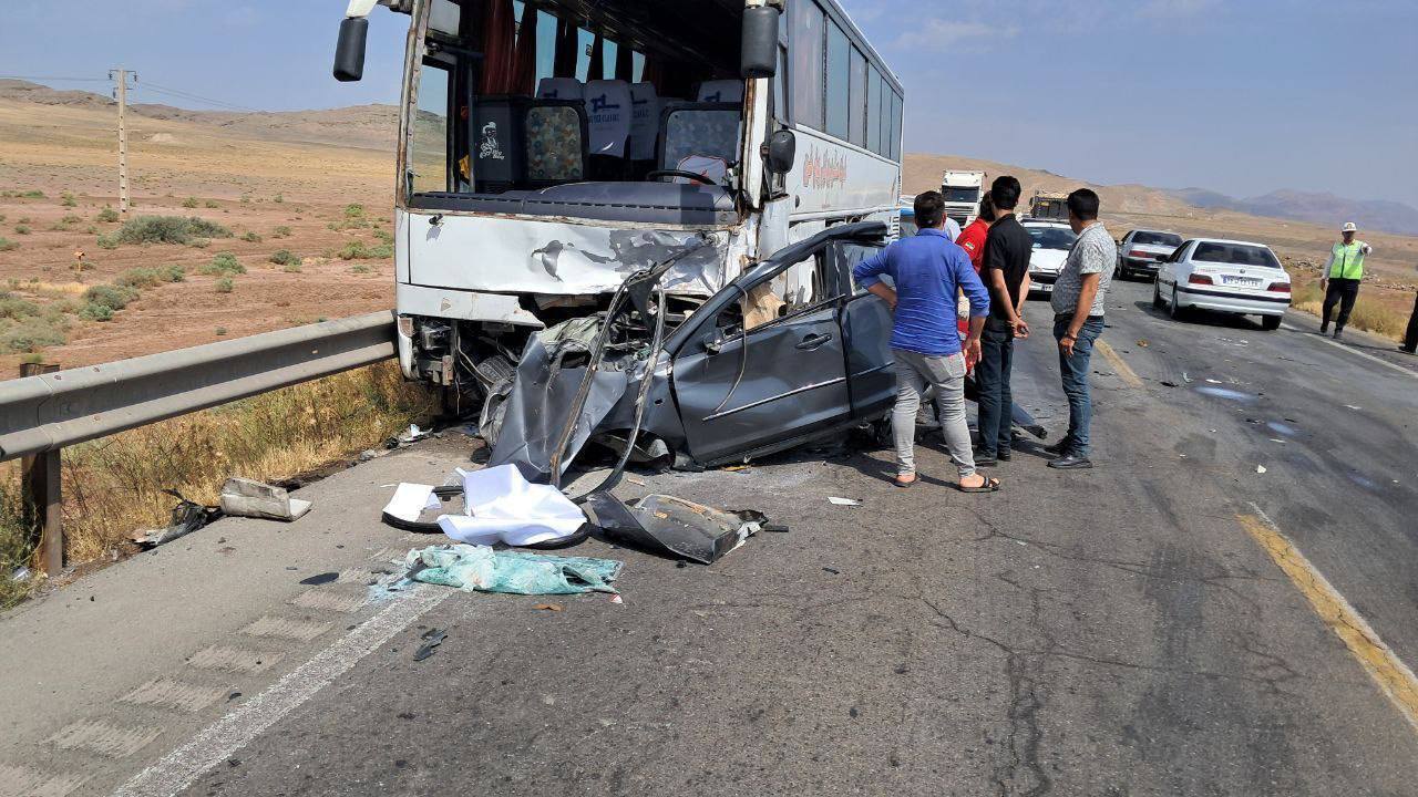 تصادف زنجیرهای در محور ایواوغلی به تبریز با ۷ مصدوم و یک جانباخته تصادف زنجیرهای در محور ایواوغلی به تبریز با ۷ مصدوم و یک جانباخته