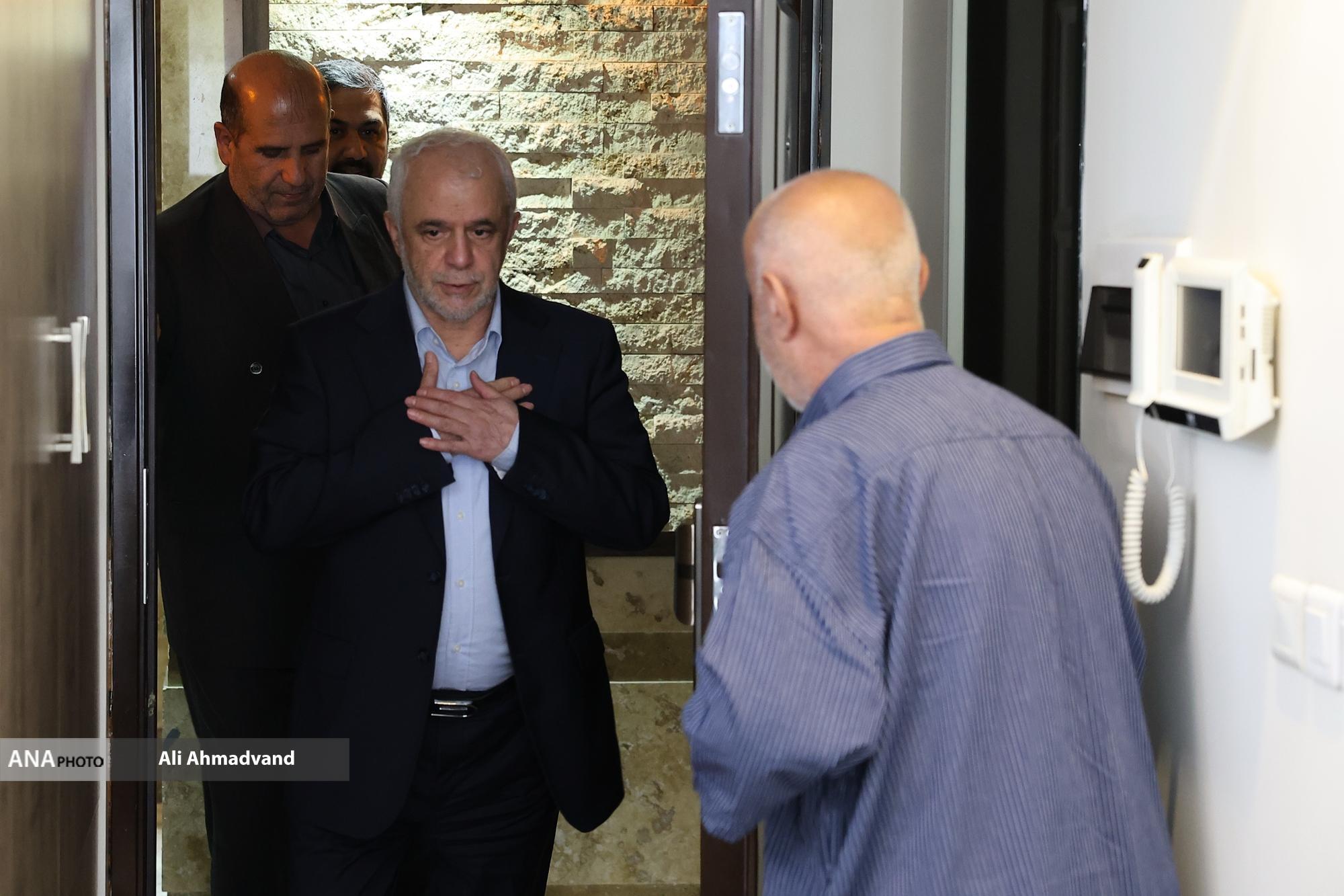 حاشیه نگاری خبرنگار آنا از دیدار با خانواده شهیدان باکویی/// حاشیه نگاری خبرنگار آنا از دیدار با خانواده شهیدان باکویی///