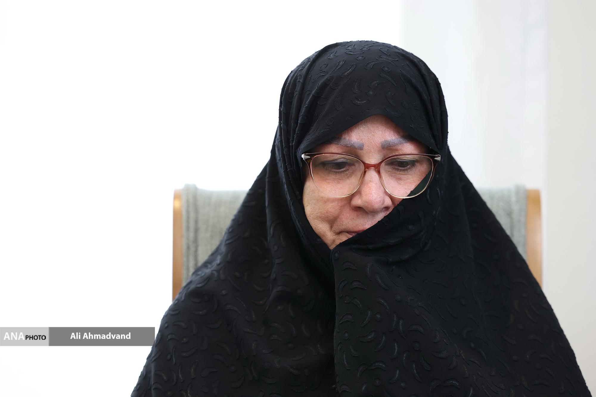 حاشیه نگاری خبرنگار آنا از دیدار با خانواده شهیدان باکویی/// حاشیه نگاری خبرنگار آنا از دیدار با خانواده شهیدان باکویی///