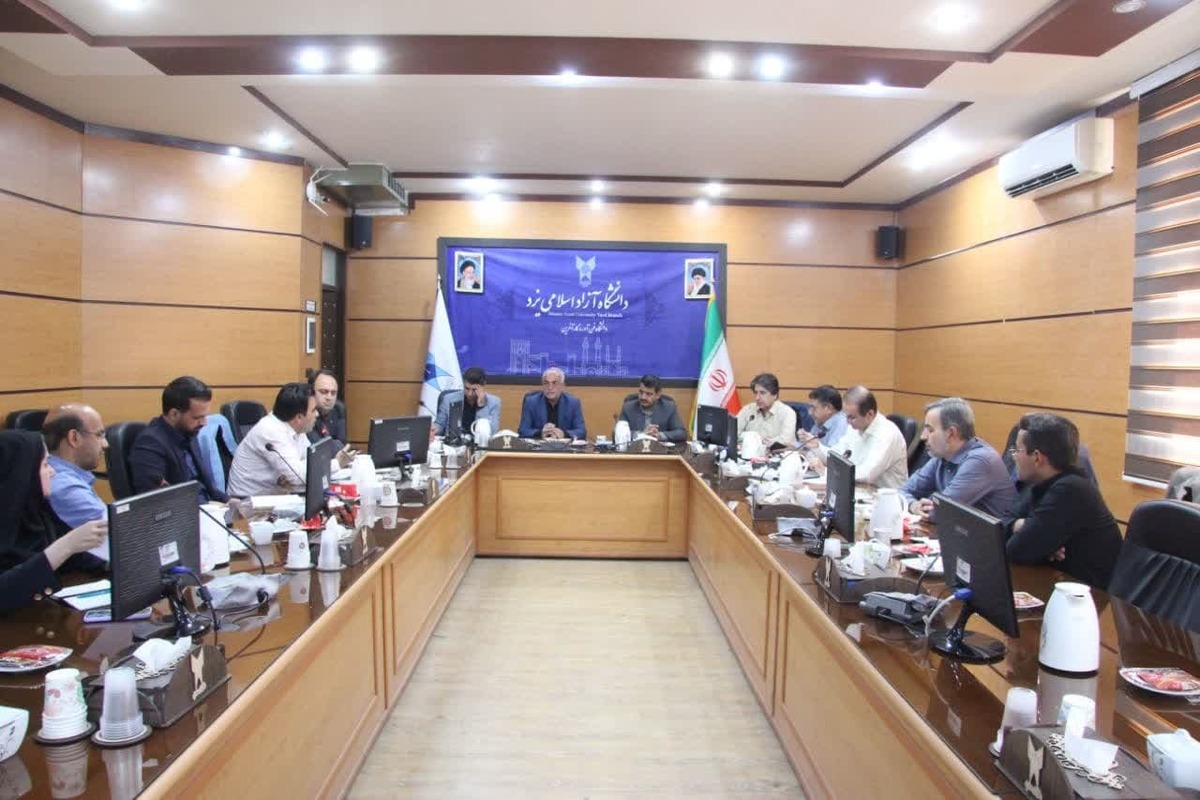آغاز ساخت نیروگاه خورشیدی و راهاندازی کلینیک گیاهپزشکی دانشگاه آزاد یزد
