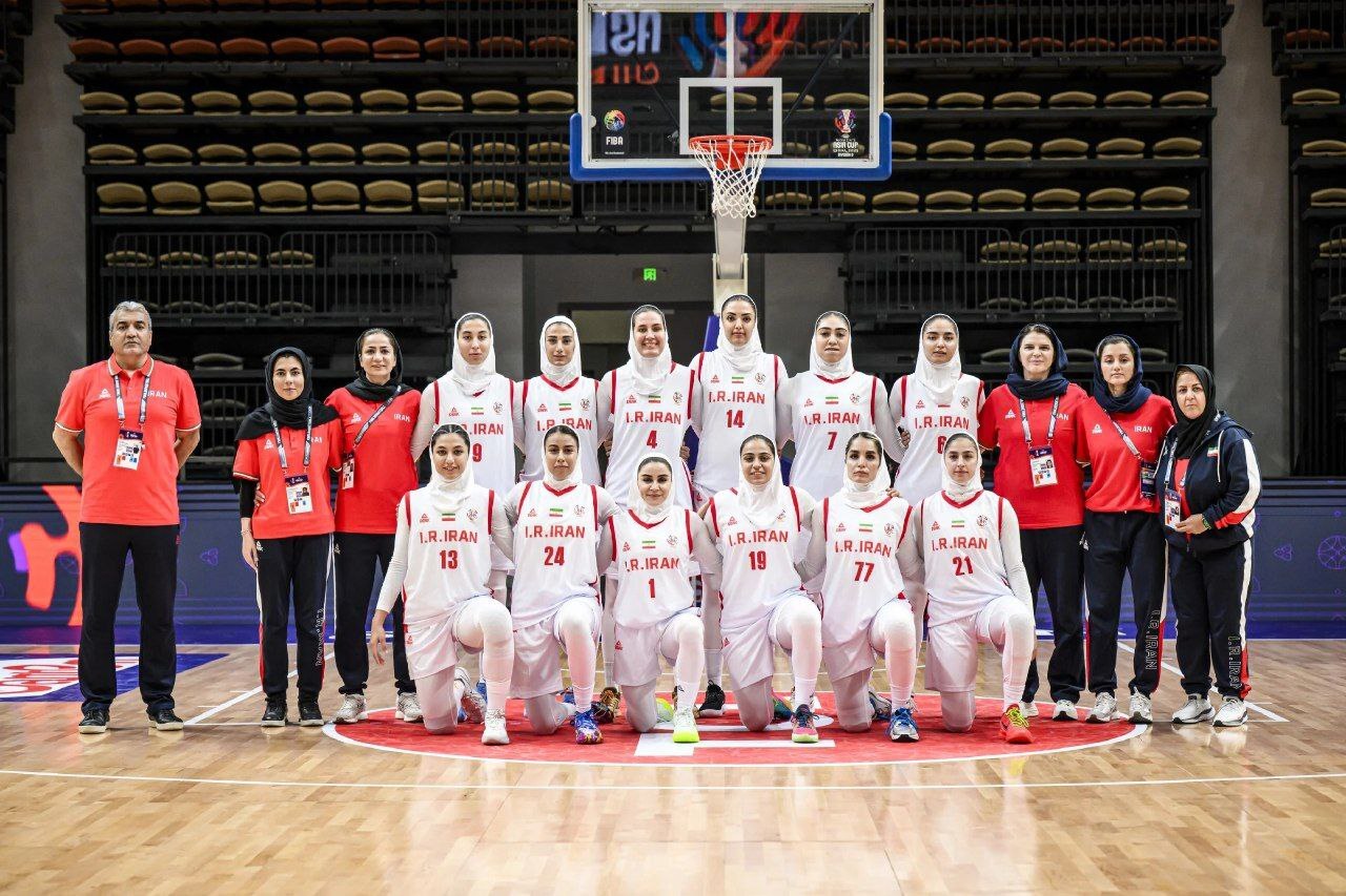 رئیس فدراسیون هنوز بازیکنان تیم ملی را نمیشناسد/ کسانی پست می گیرند که یک عکس با پیراهن بسکتبال ندارند رئیس فدراسیون هنوز بازیکنان تیم ملی را نمیشناسد/ کسانی پست می گیرند که یک عکس با پیراهن بسکتبال ندارند