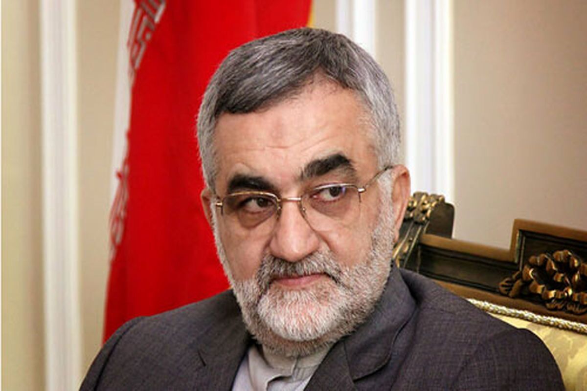 بروجردی: به رگبار بستن کودکان در صف غذا نشانه استیصال است