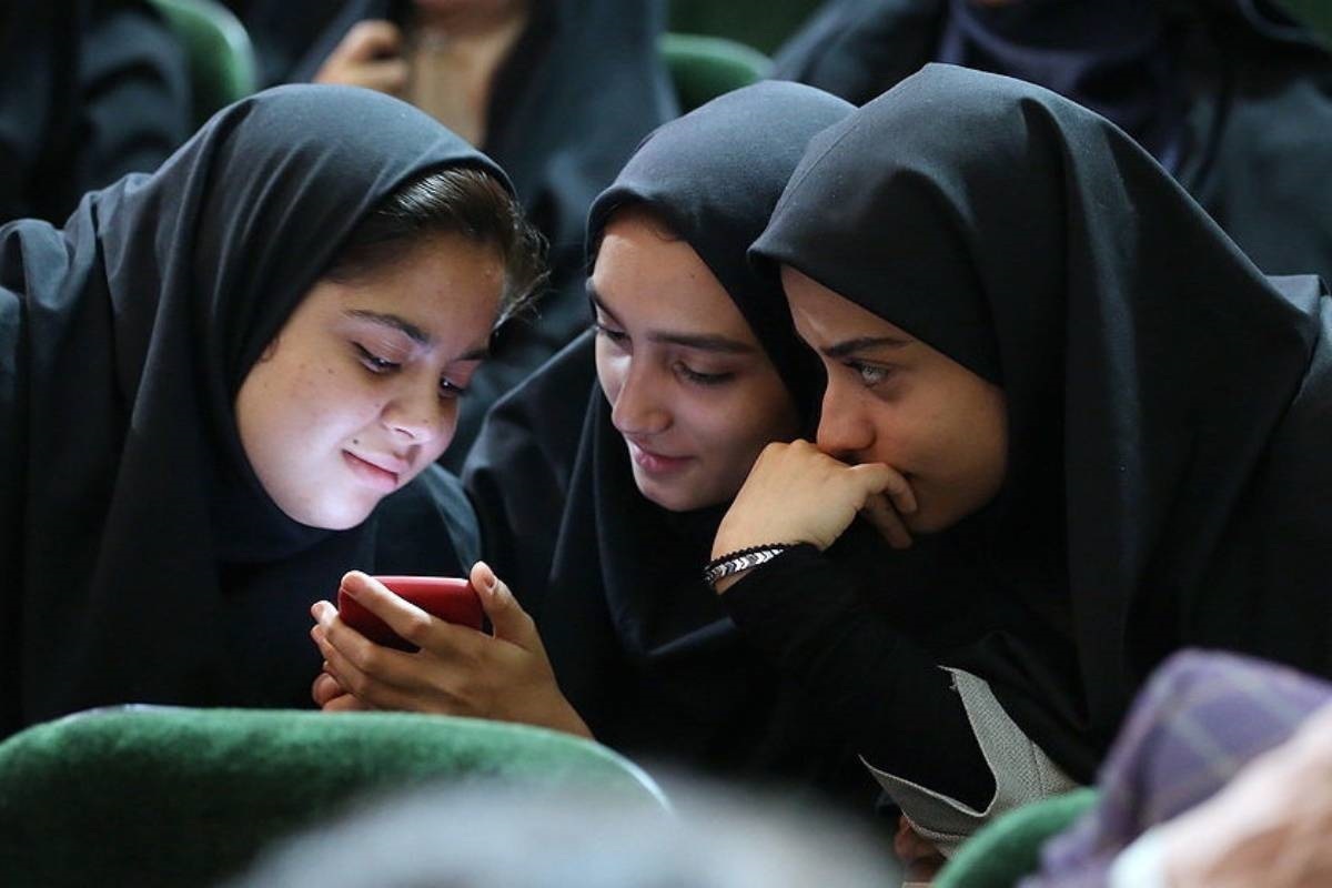 اینستاگرام حال دختران را بد میکند