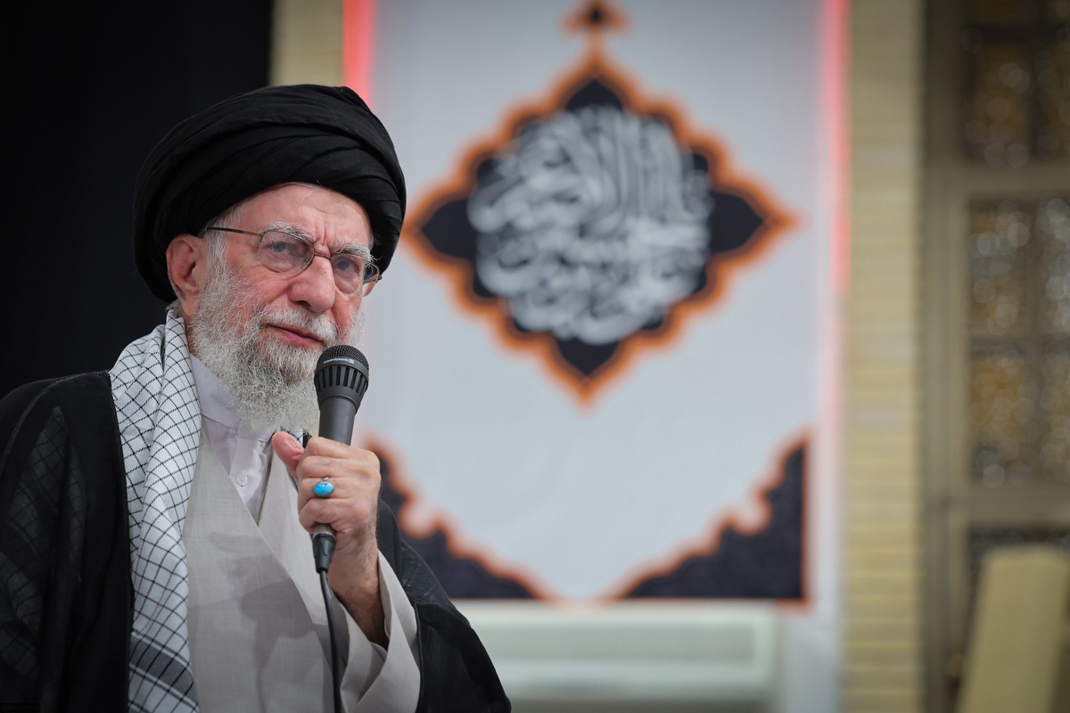 رهبر معظم انقلاب: جمهوری اسلامی دست پُر خود را در این ۱۲ روز به دنیا نشان داد