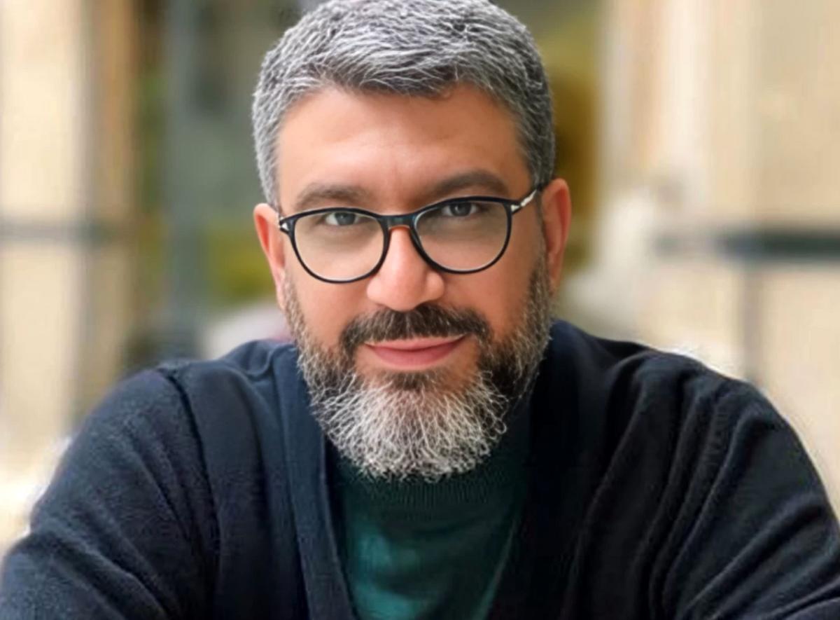 تناقض رفتاری رشیدپور؛ از دغدغههای ملی تا حضور در پشت صحنه برنامه مبتذل
