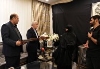 دیدار-مقام-معظم-رهبری-با-خانواده-شهدا-نشان‌دهنده-اوج-محبت-ایشان-به-آنان-است-تهیه-و-تدوین-دایره-المعارف-شهدا-با-همکاری-مرکز-اسناد-انقلاب-اسلامی