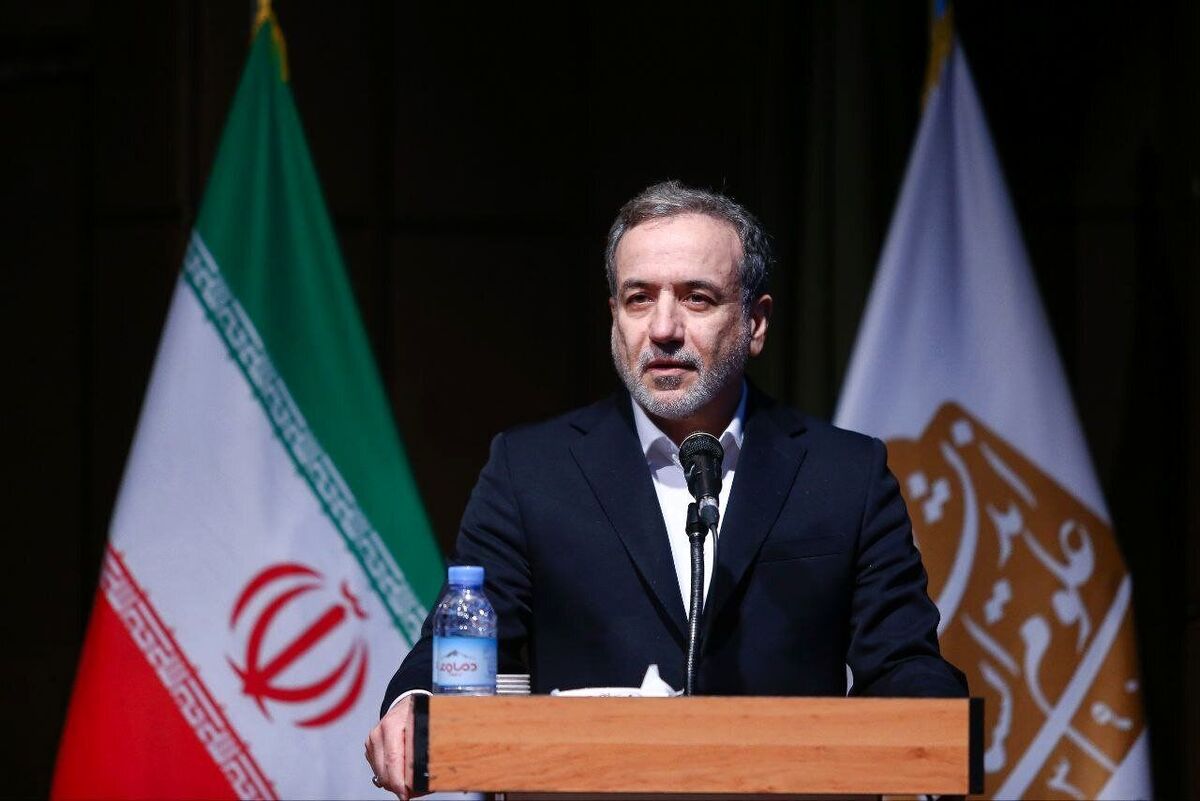 عراقچی: دستان پزشکان این مرز و بوم آیینه رحمت الهی است