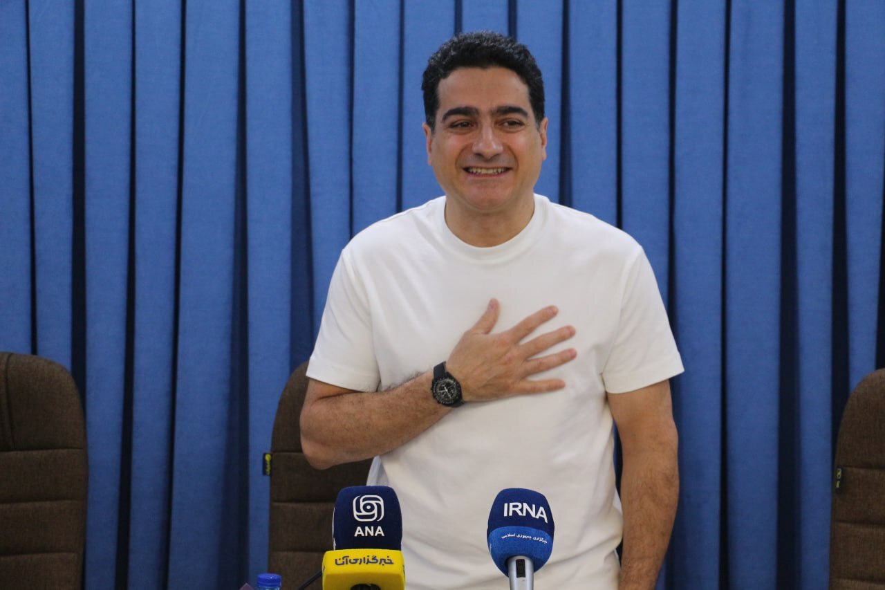 نخستین اجرای خیابانی «همایون شجریان» پس از سالها/ میدان آزادی میزبان شد نخستین اجرای خیابانی «همایون شجریان» پس از سالها/ میدان آزادی میزبان شد