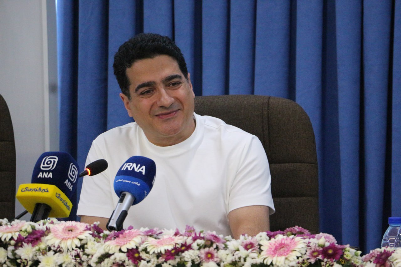 نخستین اجرای خیابانی «همایون شجریان» پس از سالها/ میدان آزادی میزبان شد نخستین اجرای خیابانی «همایون شجریان» پس از سالها/ میدان آزادی میزبان شد