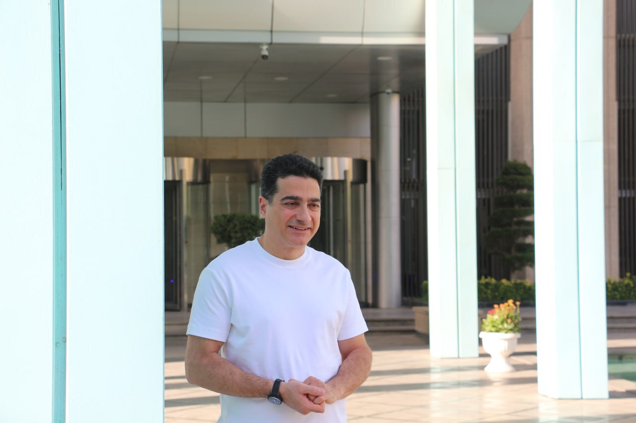 نخستین اجرای خیابانی «همایون شجریان» پس از سالها/ میدان آزادی میزبان شد نخستین اجرای خیابانی «همایون شجریان» پس از سالها/ میدان آزادی میزبان شد