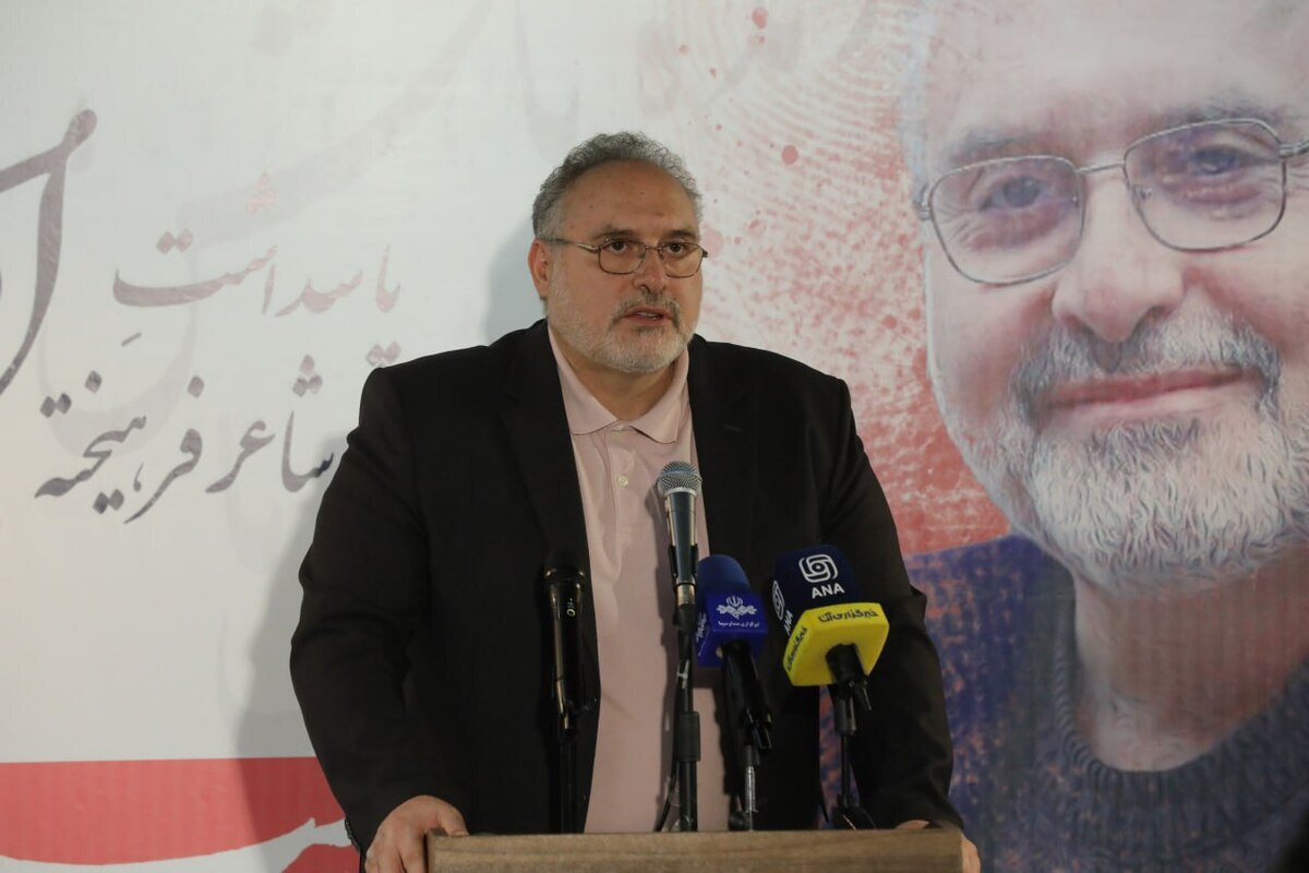 افشین علاء شاعری زمانشناس و متعهد به ارزشهای معنوی و انقلابی است