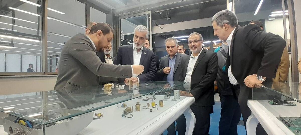 بازدید رئیس سازمان غذا و دارو از شرکت احیا درمان در مشهد