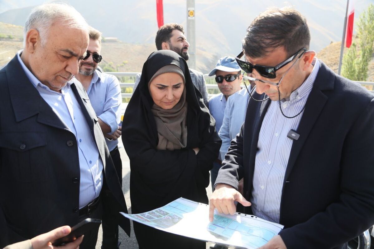 بازدید وزیر از باند شرقی آزادراه تهران-شمال  پیشرفت عبور  ۷۵ درصدی مسیر از تونل‌ها