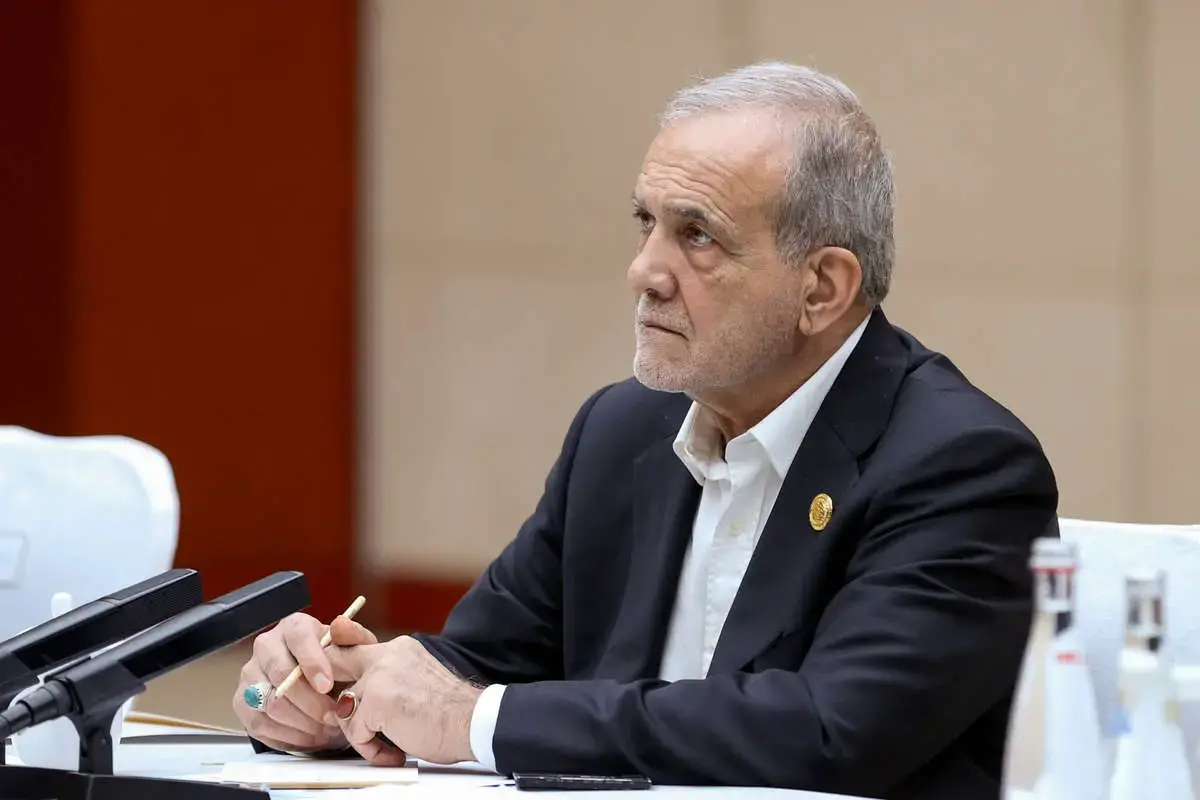 پزشکیان: تغییر مدیران مشکلات را حل نمیکند باید نگاه مدیریتی را اصلاح کنیم