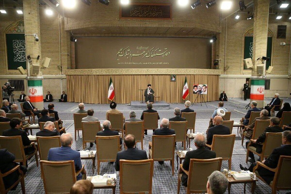 قدردانی ویژه رهبر انقلاب از رئیسجمهور و دولت معیشت مردم مهمترین مساله است