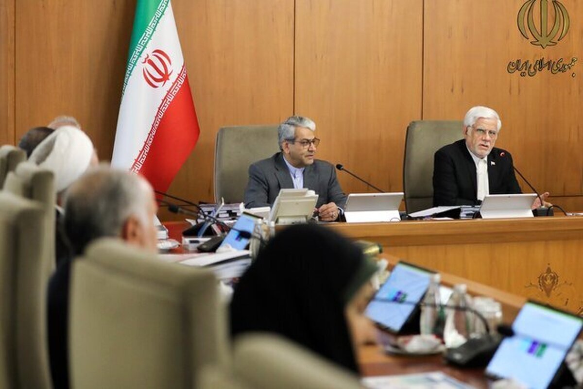 عارف: اقدامات ضربتی برای استفاده از فناوری با عبور از مانع تراشیهای سنتی آغاز شود