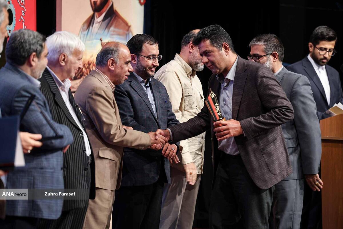 برگزیدگان چهارمین جایزه شهید اندرزگو معرفی شدند جهاد ادبی برای ترسیم چهره واقعی خاندان پهلوی