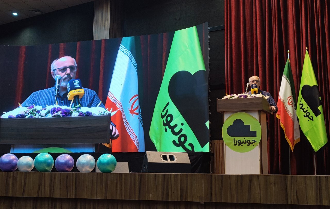 قطار آموزش هوش مصنوعی دانش‌آموزی ایران به ایستگاه بین‌المللی رسید
