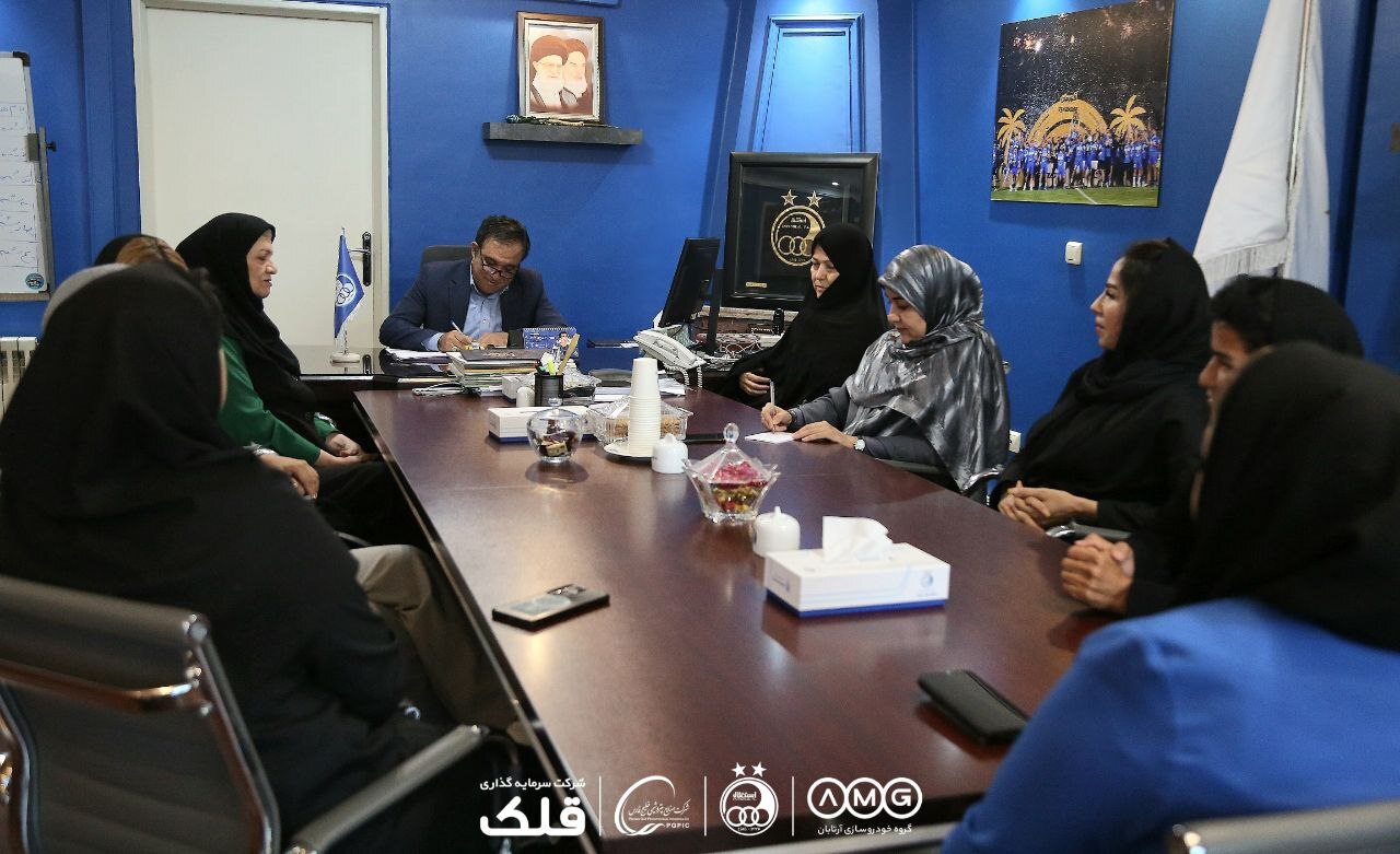 حضور فریده شجاعی در باشگاه استقلال با عنوان عضو هیات مدیره با وجود خبر استعفا از سوی سخنگوی فدراسیون فوتبال! حضور فریده شجاعی در باشگاه استقلال با عنوان عضو هیات مدیره با وجود خبر استعفا از سوی سخنگوی فدراسیون فوتبال!