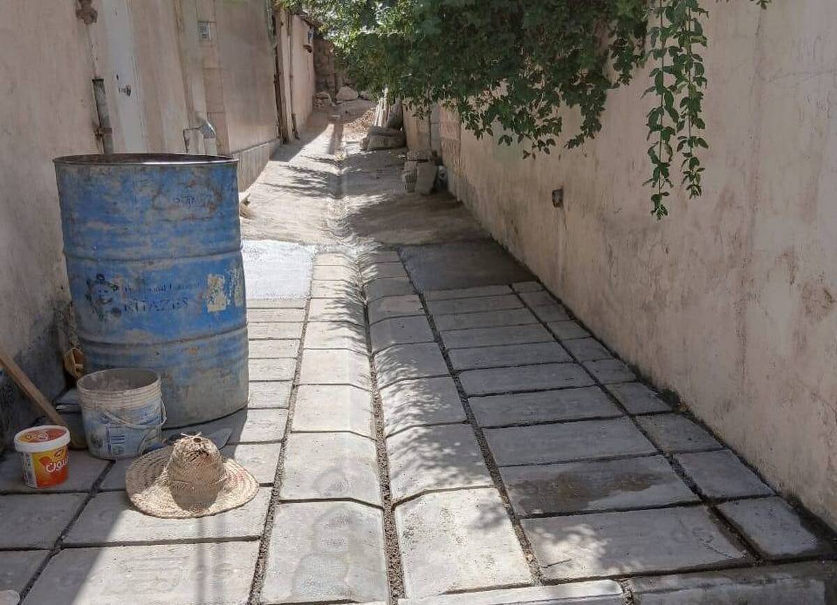 نوسازی معابر پله کانی و قدیمی محله درکه آغاز شد