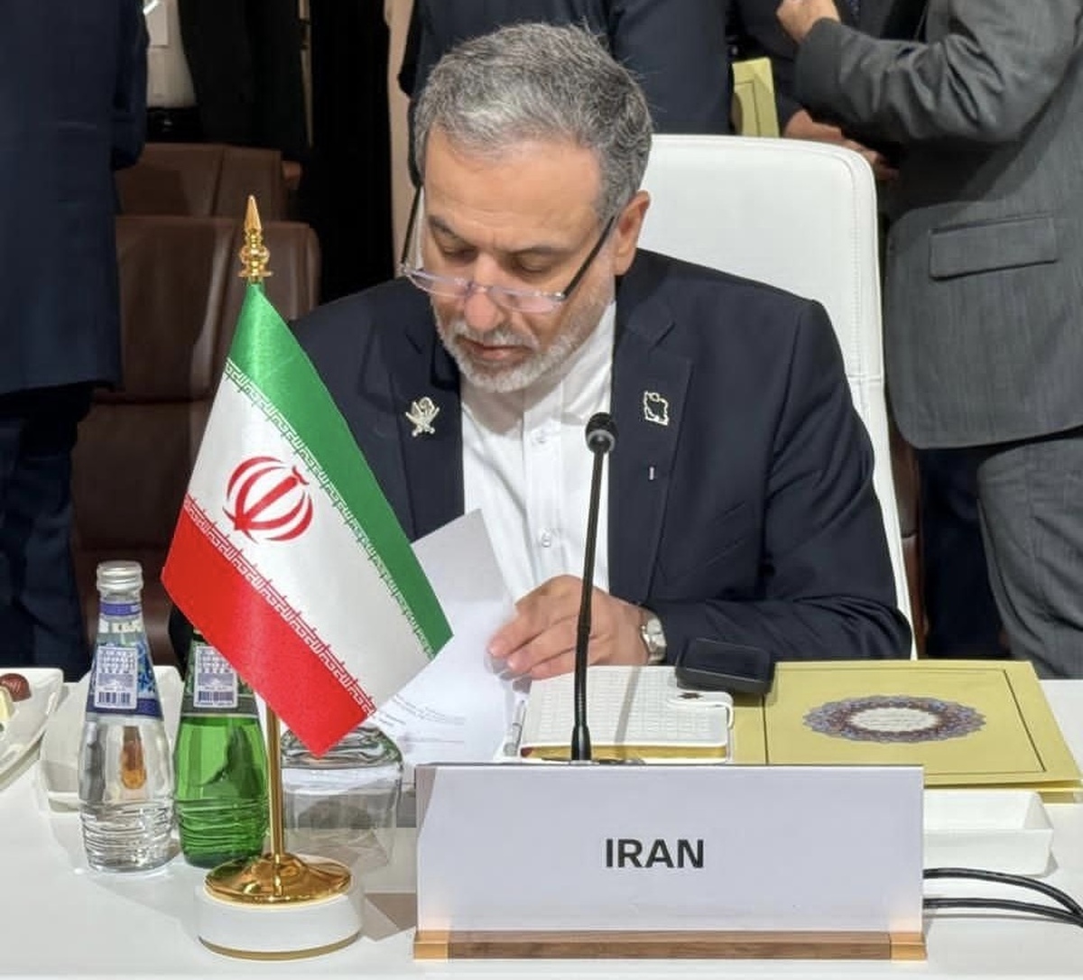 پیام تبریک عراقچی به مناسبت قهرمانی تیم ملی کشتی آزاد