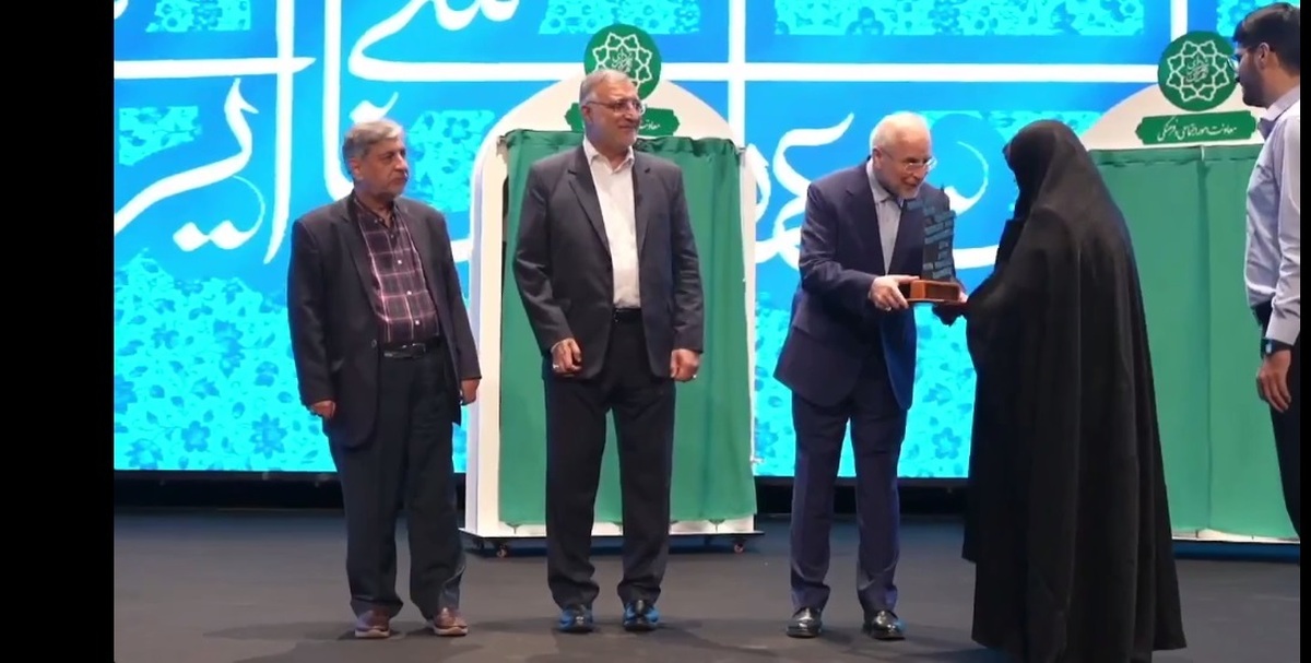 مجموعه ۳۰ جلدی «استعمارشناسی ایرانی» رونمایی شد  تجلیل از خانواده شهدای اخیر