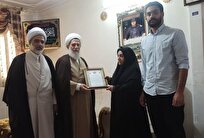 دیدار رئیس سازمان عقیدتی سیاسی ارتش با خانواده شهید رضا پارسا مقدم