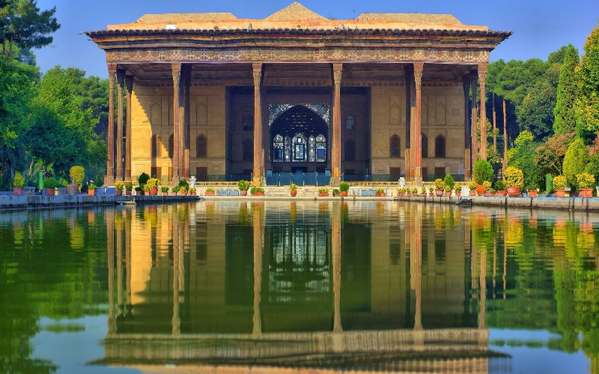رونمایی از پوستر سی و هفتمین جشنواره فیلم‌های کودکان و نوجوانان در ایوان چهلستون