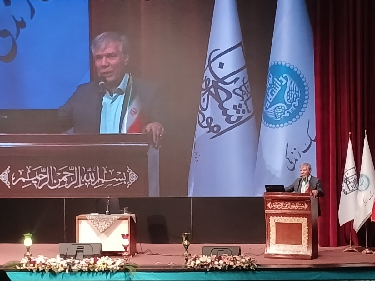 نقض حریم خصوصی دانشجویان، خیانت به اخلاق حرفه‌ای است