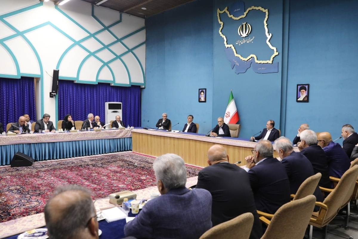 پزشکیان: حضور کارآفرینان در سفرهای خارجی دولت ضروری است/ ایجاد بستر سرمایهگذاری مناسب در دستور کار سران قوا