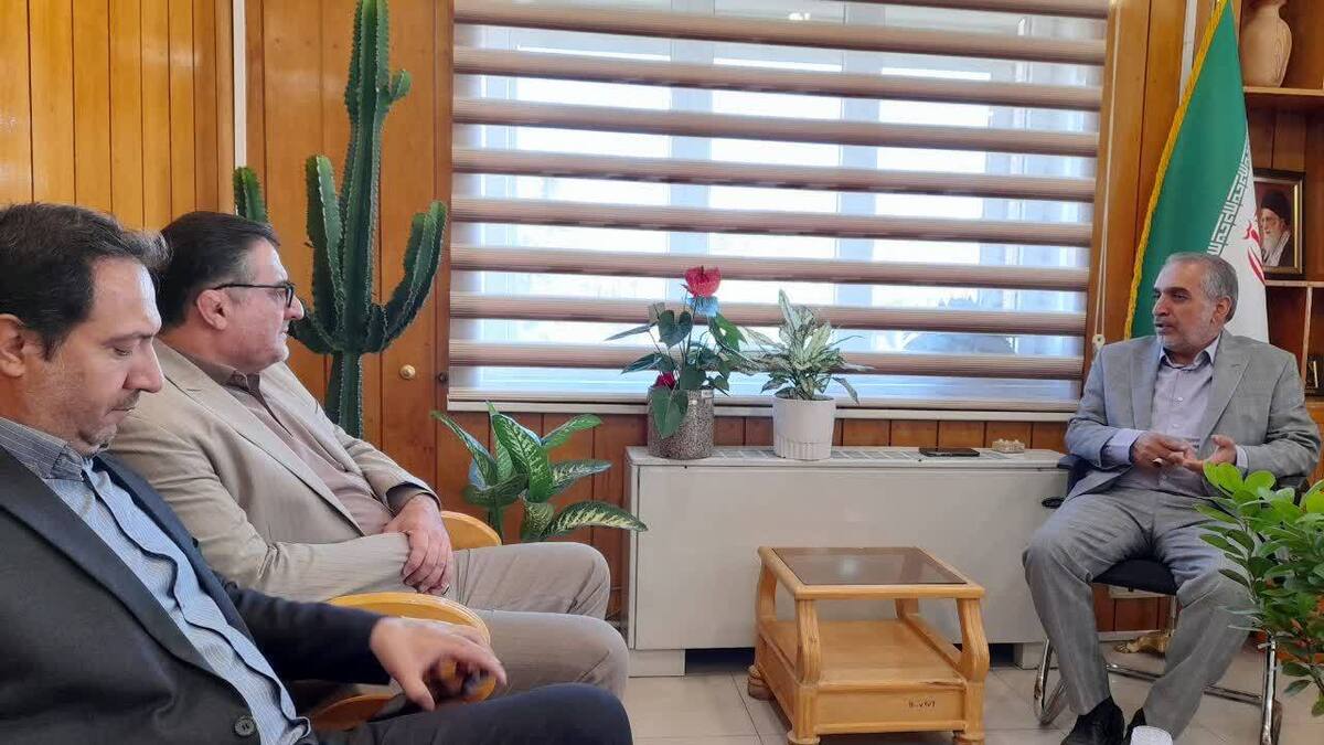 دانشگاه آزاد راهگشای مشکلات استان همدان در کنار مسئولان اجرایی