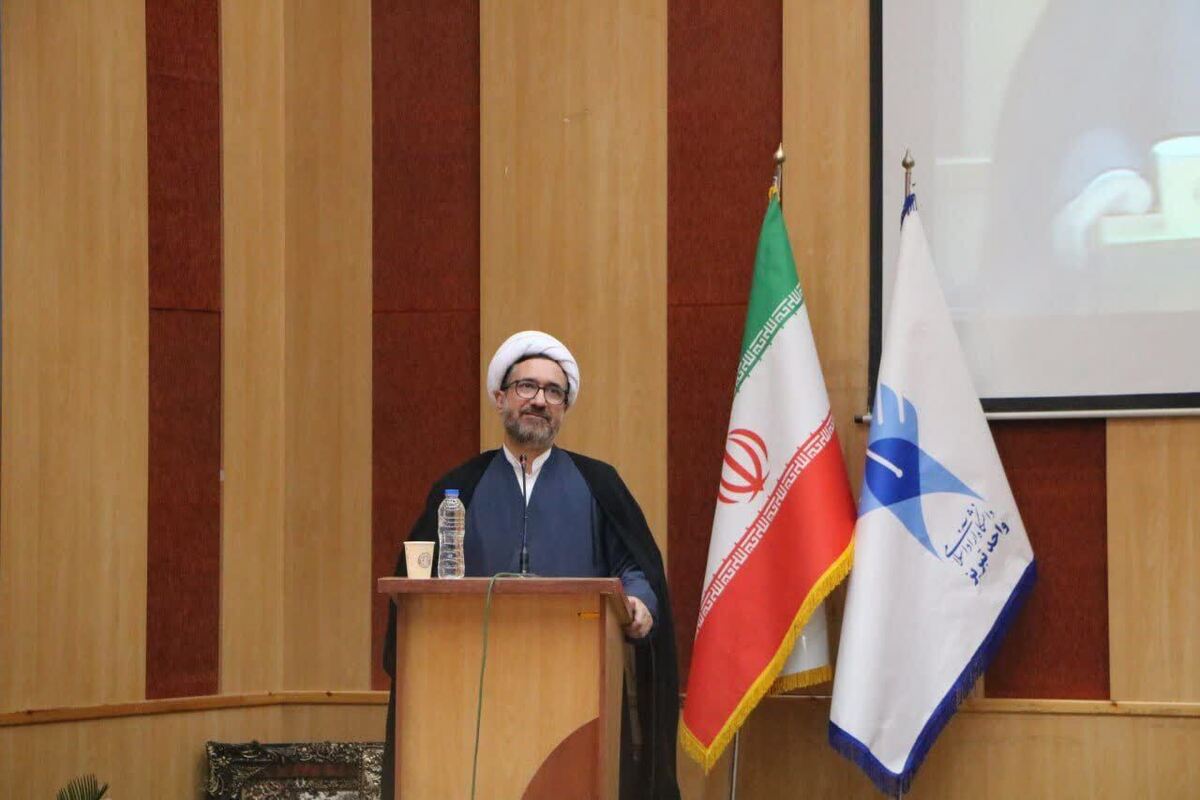 نهاد رهبری نخ تسبیح وحدت دانشگاه آزاد اسلامی است