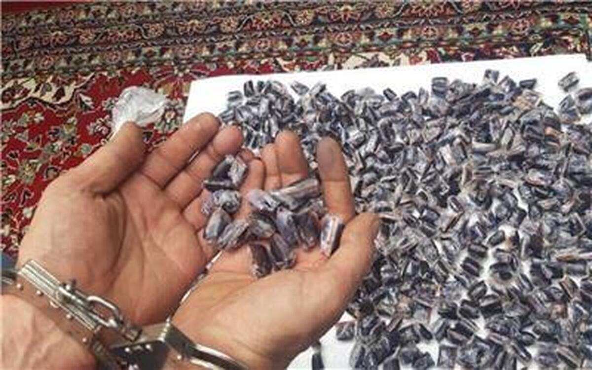 دستگیری مواد فروش محله خاوران با ۶ کیلوگرم شیشه و هروئین