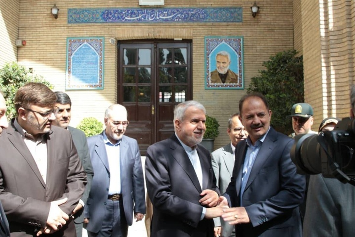 بازدید وزیر میراث‌فرهنگی از دبیرستان ماندگار البرز  تأکید بر صیانت از مدارس تاریخی