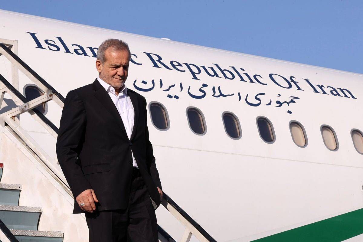 پزشکیان وارد بندرعباس شد